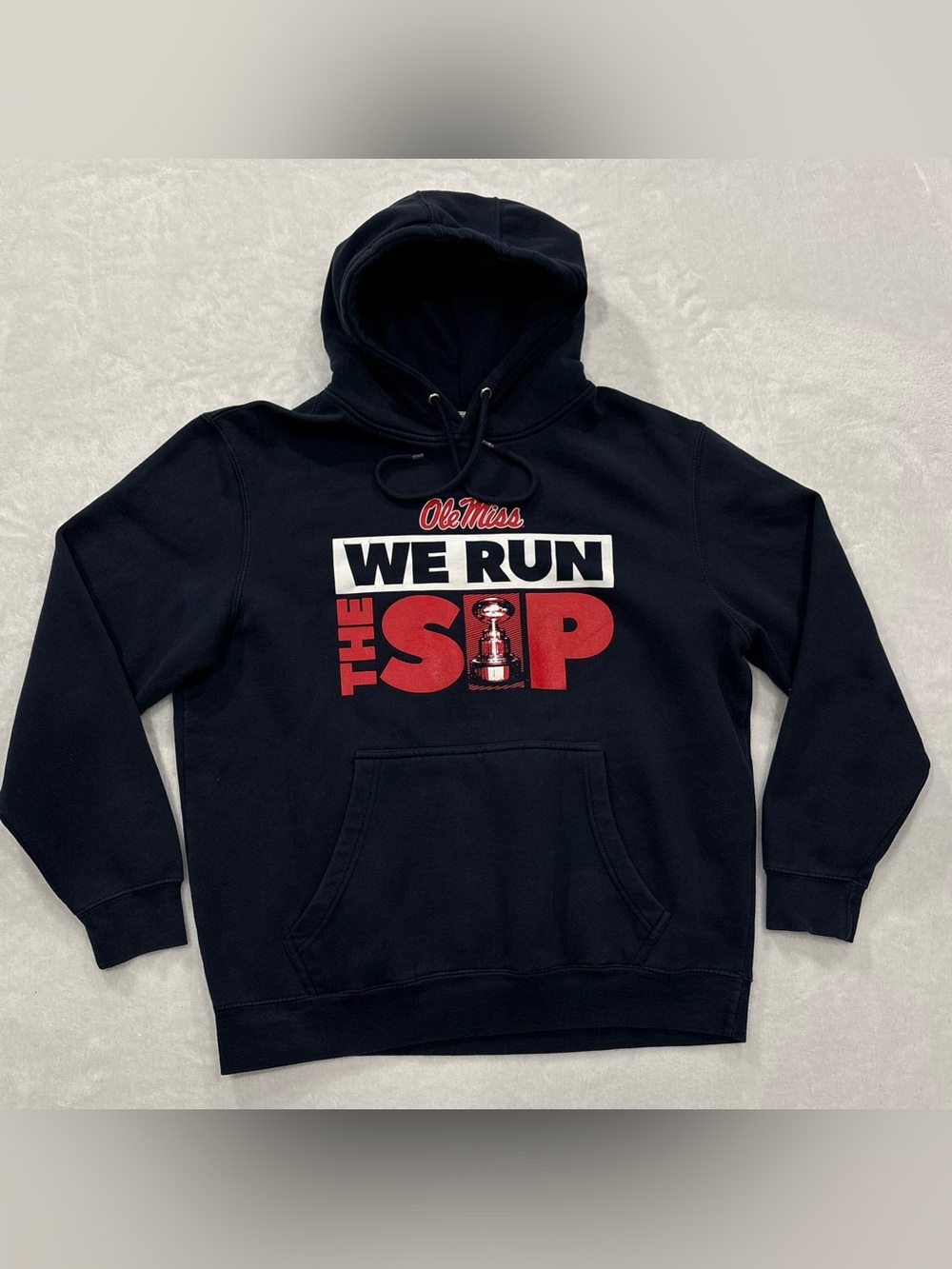 University of Mississippi Ole Miss We Run The Sip Navy Blue Hoodie Men’s Size L
